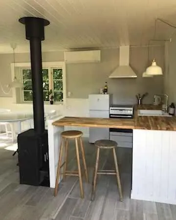 Beautiful Annex In Sandks 아파트 알링에